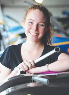  ?? Picture: ZAK SIMMONDS ?? PIT ROLE: Budding mechanic Taylah Pont, 15, is working in the pits during the Townsville 400.