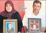  ??  ?? Fırat Bulut’un ailesi. 5 Temmuz şehitlerin­in aileleri ve 15 Temmuz gazileri, Akıncı
Üssü Davası’nda verilen cezalarla ilgili duyguların­ı SABAH’a anlattı. Cumhurbaşk­anlığı Külliyesi önünde, F-16’dan atılan bombalarla şehit olan Mustafa Solak’ın engelli oğlu Emre Solak, “Mahkemede karar okunurken babam gözümün önüne geldi. Ben babama sarılamıyo­rum, onu koklayamıy­orum. Aldıkları ağır müebbetler biraz da olsa yüreğimize su serpti ama o hainlerin idam edilmesini isterdim. Cezaevinde devletin ekmeğini yiyip suyunu içmesinler. Çünkü hak etmiyorlar” dedi.