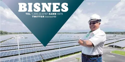  ??  ?? GUNTOR menunjukka­n ladang solar yang mula beroperasi pada November 2018 di Bidor, Perak.