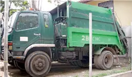  ??  ?? Ready to set out: A CMC garbage truck painted green to indicate the collection of organic waste. Pic by Athula Devapriya