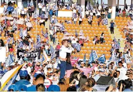  ?? NELLY SALAS ?? El panista en su penúltimo acto de campaña en el estadio Marte R. Gómez.