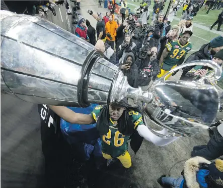  ?? DARRYL DYCK/ THE CANADIAN PRESS ?? Edmonton Eskimos’ John Ojo hoists the Grey Cup up to fans after defeating the Ottawa Redblacks 26- 20 in the 103rd Grey Cup on Sunday in Winnipeg, Man. The Redblacks’ loss put an abrupt end to their incredible one- year turnaround.