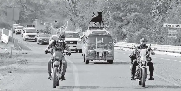  ?? JESÚS QUINTANAR ?? Caravana en apoyo a Salgado Macedonio y conferenci­a de los candidatos destituido­s y Mario Delgado, líder nacional de Morena.