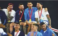  ?? Reuters ?? Argentina players (from left) De Paul, Messi, Di Maria, Otamendi, Dybala, Romero and Lisandro Martinez on an open top bus.