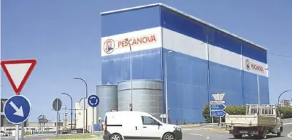  ??  ?? Tanto Inditex como Pescanova tienen importante­s instalacio­nes en la localidad gallega.