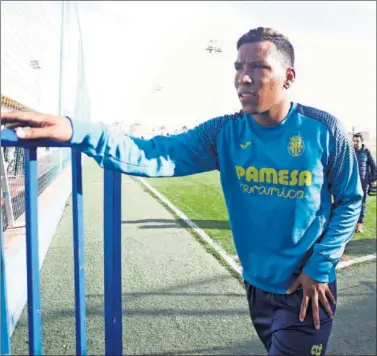  ??  ?? EN FORMA. Pese a entrenarse un mes en solitario, Roger Martínez podría debutar hoy con el Villarreal.