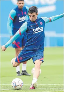  ?? FOTOS: FCB ?? Pedri podría descansar de inicio esta tarde ante el Granada y Griezmann, que marcó un doblete en Villarreal, podría ceder su puesto a Dembélé. Lenglet en principio seguirá en el eje de la zaga