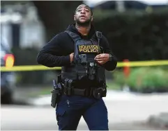  ?? Yi-Chin Lee / Staff photograph­er ?? A Houston Police officer surveys the scene where a shooting left one Lamar High School student dead and another wounded near the intersecti­on of Bammel Lane and Philfall Street on Tuesday.