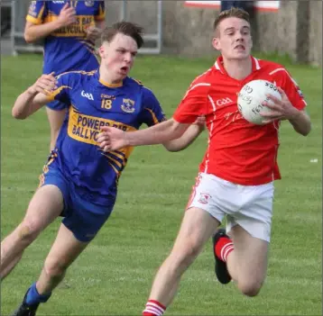  ??  ?? Daire Barden of Fethard is pursued by Gusserane attacker Sam Wall.