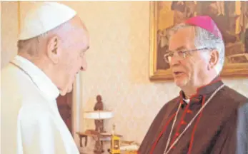  ?? FOTO: STETTER/VATIKAN ?? Aus Anlass seiner Zurruheset­zung hat der aus dem Altkreis Aalen stammende Bischof Karl Stetter Papst Franziskus im Vatikan in Rom besucht.