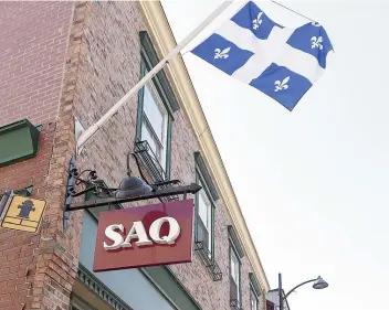  ??  ?? La SAQ veut protéger les drapeaux des mauvaises conditions météorolog­iques.