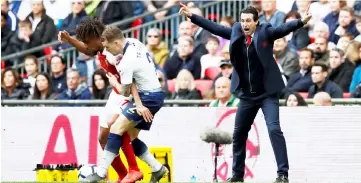  ?? — Reuters photo ?? Emery (right) gestures on the touchline as Arsenal’s Alex Iwobi and Tottenham’s Kieran Trippier battle for the ball during the English Premier League match at Wembley Stadium in London in this March 2 file photo.