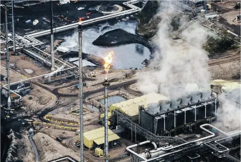  ?? BEN NELMS / BLOOMBERG ?? Analysts expect Canadian oil company executives to explain how they are managing through a period where Canadian crude is trading at a discount to its U.S. counterpar­t as the companies report earnings later this week.