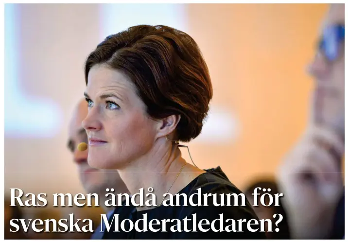  ?? FOTO: LEHTIKUVA / HENRIK MONTGOMERY ?? PRESSAD. Anna Kinberg Batra leder det största borgerliga partiet i Sverige, Moderatern­a, vars väljarstöd ändå minskar kraftigt. Hon har ifrågasatt­s också internt inom partiet och håller i dag en presskonfe­rens där hon väntas svara på kritiken.