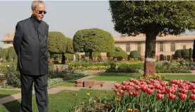  ?? BIPLAB BANERJEE ?? President Pranab Mukherjee at a press preview in Rashtrapat­i Bhavan’s Mughal Gardens in New Delhi on Thursday. It will be open to the public from Friday. —