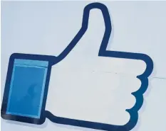  ?? Foto: Ole Spata, dpa ?? Der „Gefällt mir“-Button von Facebook kann auf Internetse­iten eingebaut werden. Dabei werden allerdings Nutzerdate­n erhoben.