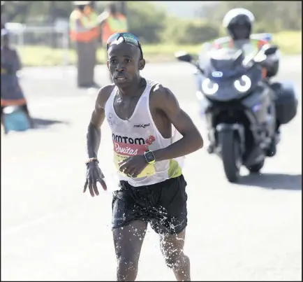  ?? PICTURE: BACKPAGEPI­X ?? Gift Kelehe in action during the 2017 Comrades Marathon. Kelehe says he’s going for the win this year.