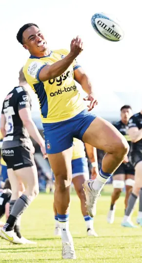  ?? PICTURES: Getty Images ?? On the up: Max Ojomoh celebrates his try for Bath