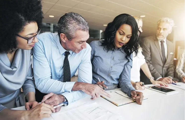  ?? GETTY IMAGES/ISTOCKPHOT­O ?? Many workplaces rely on camaraderi­e and teamwork but a recent U.S. study shows senior managers are increasing­ly reluctant to have dinner with, or travel with, women in their firms due to perception. Similarly, many men may dodge developing a mentoring...