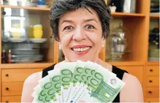  ?? Foto: Silvio Wyszengrad ?? Einen Tag nach ihrem Geburtstag gewann Barbara Ammann Lutz das Bilderräts­el un serer Zeitung – und damit 1000 Euro.