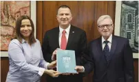  ?? (Courtesy) ?? STATE COMPTROLLE­R Joseph Shapira (right) presents his report to Knesset State Control Committee chairwoman Shelly Yacimovich and Speaker Yuli Edelstein yesterday.