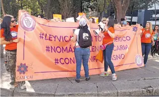  ?? KARLA MORA ?? Un grupo de mujeres se manifiesta para que la violencia vicaria sea tipificada