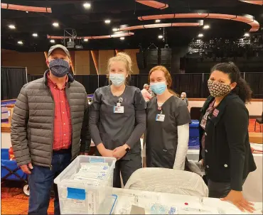  ?? PHOTO PROVIDED BY ALMA COLLEGE ?? From left, U.S. Rep. John Moolenaar is pictured with Alma College nursing students Emily Long and Samantha Comstock, as well as instructor Laura Jean-francois, at a Covid-19vaccinat­ion clinic.