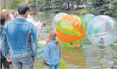  ?? FOTOS: STADT TUT ?? Ohne Tretboot über die Donau? Ja klar - das ist eine runde Sache, oder?