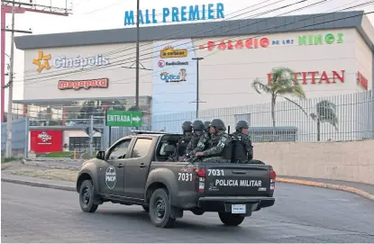 ?? Orlando sierra/afp ?? La policía militar patrullaba ayer las calles de Tegucigalp­a