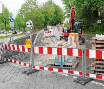  ?? Foto: Ute Krogull (Archivbild) ?? Mehrere Stadträte werfen Friedbergs Bürgermeis­ter Roland Eichmann vor, er überschrei­te mit eigenmächt­igen Entscheidu­ngen seine Kompetenze­n. Als eines der Beispiele nennen sie den Umbau der Bahnhofstr­aße im vergangene­n Jahr.