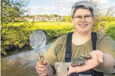  ?? FOTO: DPA ?? Fündig geworden: Silvia Sörgel präsentier­t zwei Bachmusche­ln.