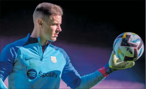  ?? ?? Ter Stegen, en un entrenamie­nto del Barça esta temporada.