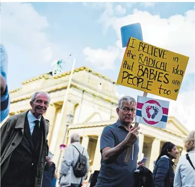  ?? ?? Der „Marsch fürs Leben“in Berlin – auch in Wien wird gegen Schwangers­chaftsabbr­üche demonstrie­rt