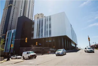  ?? JULIE JOCSAK TORSTAR ?? The new Fallsview Casino Entertainm­ent Centre has yet to open. It was completed in 2020.