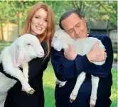  ??  ?? A Pasqua Silvio Berlusconi con Michela Vittoria Brambilla si è speso per la tutela degli agnelli in occasione delle festività di Pasqua