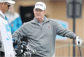  ?? COLLEEN DE NEVE/ CALGARY HERALD ?? Jeff Maggert waits to tee off on the 1st hole at Canyon Meadows Thursday.