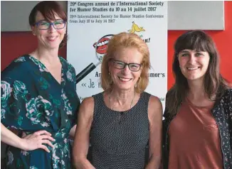  ?? JACQUES NADEAU LE DEVOIR ?? Christelle Paré, membre du comité organisate­ur de l’ISHS-Montréal, Louise Richer, directrice de l’École nationale de l’humour, et Julie Dufort, doctorante en science politique à l’UQAM et professeur­e à l’École nationale de l’humour