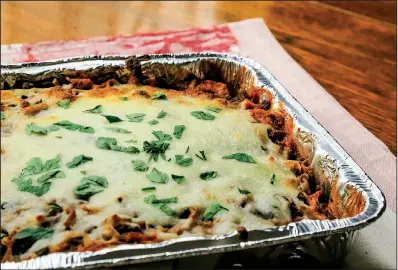  ?? Food styling/KELLY BRANT Arkansas Democrat-Gazette/JOHN SYKES JR ?? One-Pot Chilighett­i topped with mozzarella and parsley