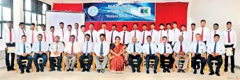  ??  ?? Certificat­es winners posing with the senior management of Jaffna University and Kelani Cables PLC.