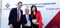  ?? ?? l
RECONOCIMI­ENTO.
Juan José Rodríguez recibió una medalla por su labor.