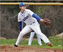  ?? GEORGE SPITERI — FOR MEDIANEWS GROUP ?? Eisenhower starter Daniel Bruzdewicz pitches against Dakota during a MAC Red game Thursday.