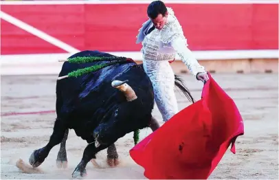  ?? EFE ?? Daniel Luque, en un tremendo natural ayer en Pamplona