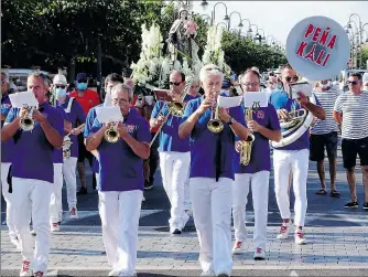  ??  ?? Comme l’an dernier la pena Kalimucho était à la tête du cortège.