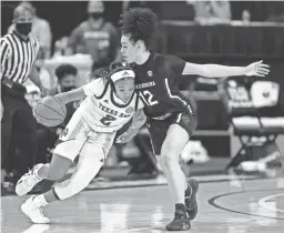  ?? SAM CRAFT/AP ?? Texas A&M guard Aaliyah Wilson drives against South Carolina guard Brea Beal on Sunday in College Station, Texas.