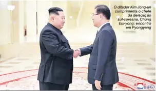  ?? KCNA VIA KNS/AFP ?? O ditador Kim Jong-un cumpriment­a o chefe da delegação sul-coreana, Chung Eui-yong: encontro em Pyongyang