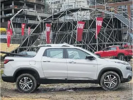  ??  ?? Fiat Toro. Se puede probar en la pista off road de la muestra.