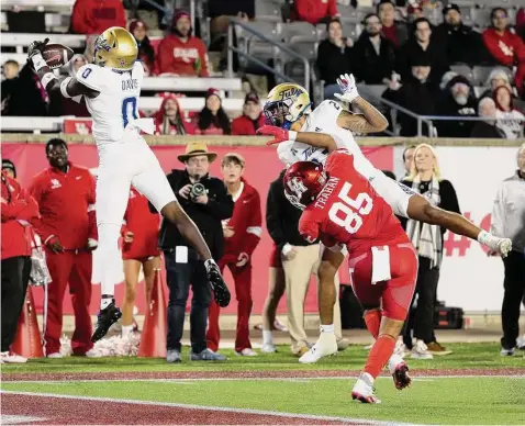  ?? Photos by Karen Warren/Staff photograph­er ?? Tulsa cornerback Tyon Davis intercepts a pass intended for UH tight end Christian Trahan during the second half Saturday.