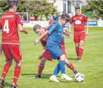  ?? FOTO: MAS ?? Suppingen (rot) und Weidenstet­ten teilten sich die Punkte.