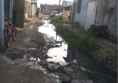  ?? ?? Logradouro abandonado pela Prefeitura do Jaboatão