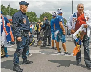  ??  ?? BLINDADOS. El megaoperat­ivo de seguridad, que cuenta con policías, militares y gendarmes, costó 24 millones de euros.